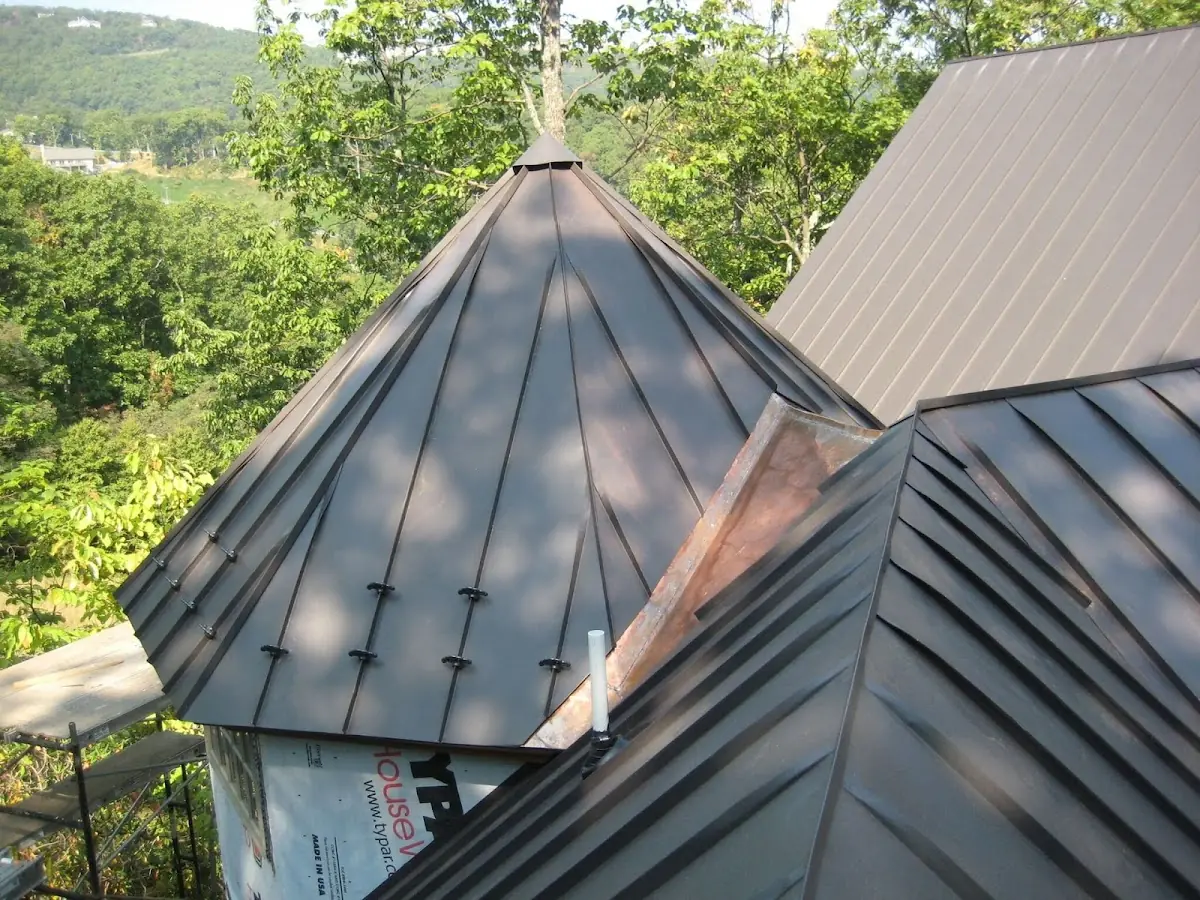 Professional Roof Tarp Installation by Craftsman Roofing in Parkdale Viking Hills